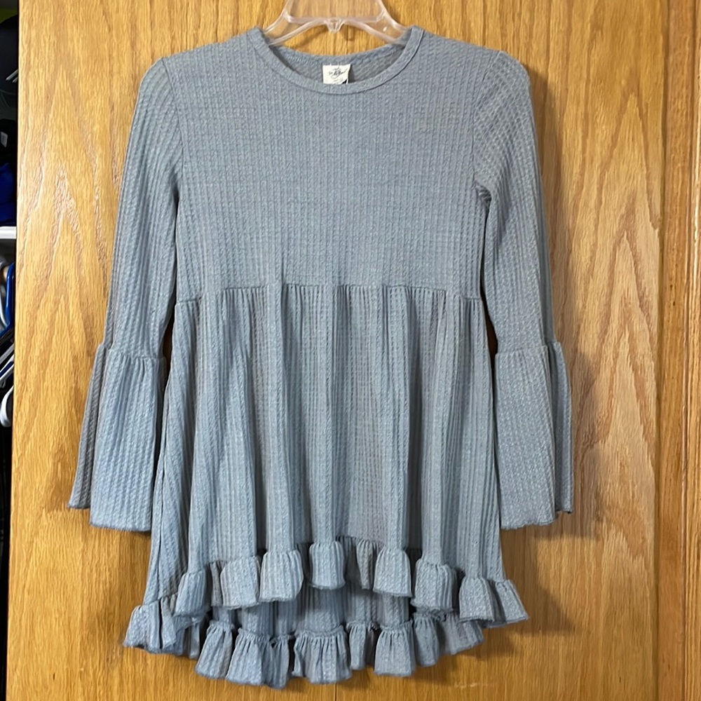 NWT girl’s M.L. Kids Wear grey thermal bell sleeve shirt.